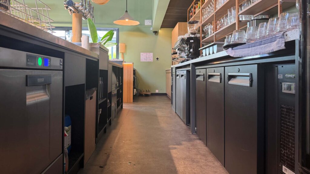 espace-bar-lave-verre-meubles-arrière-bar-rochefort-cuisine-pro
