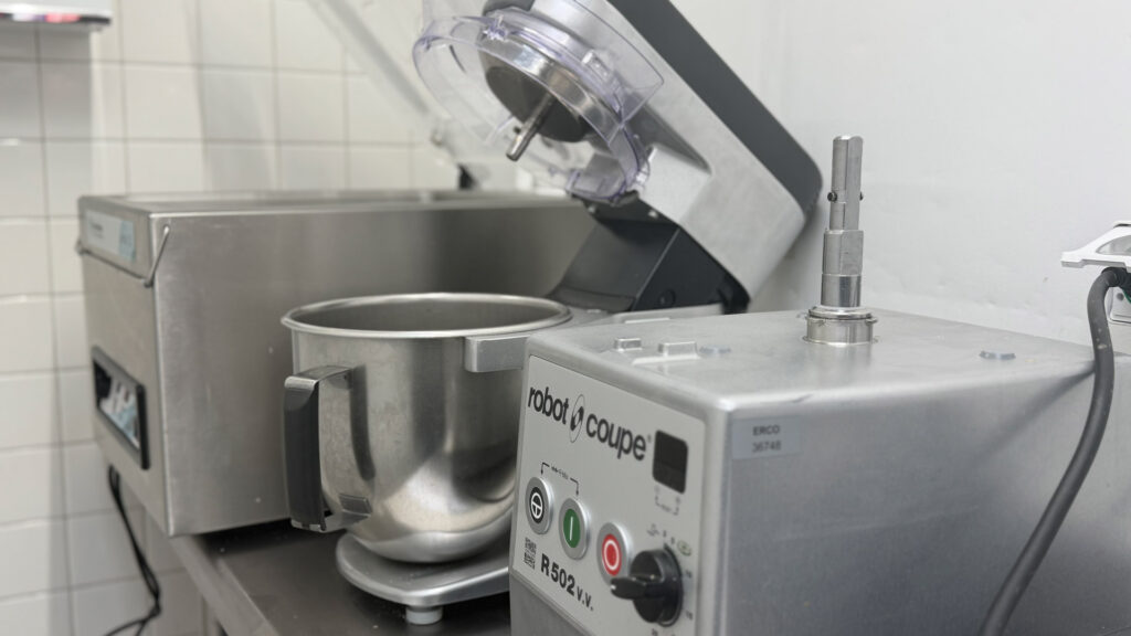 robot-coupe-mixeur-machine-sous-vide-matériel-restaurant