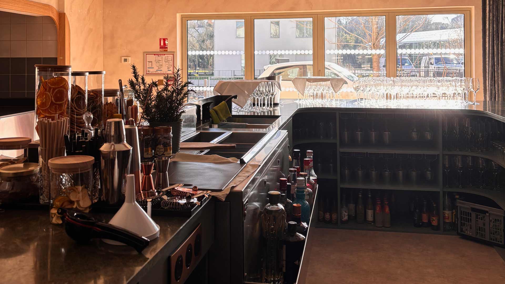 Conception & installation d'une cuisine et deux espaces de bar La Maison Boinot à Niort
