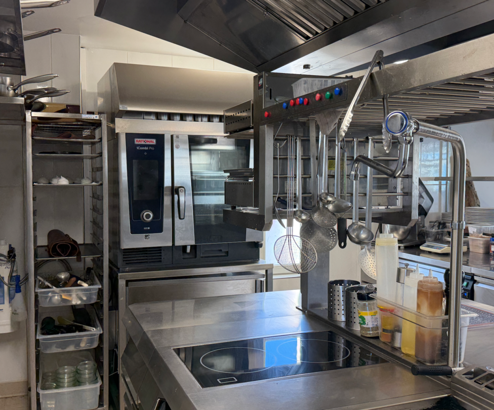 Équipement d’une cuisine professionnelle de bord de mer – Restaurant à l’Île de Ré
