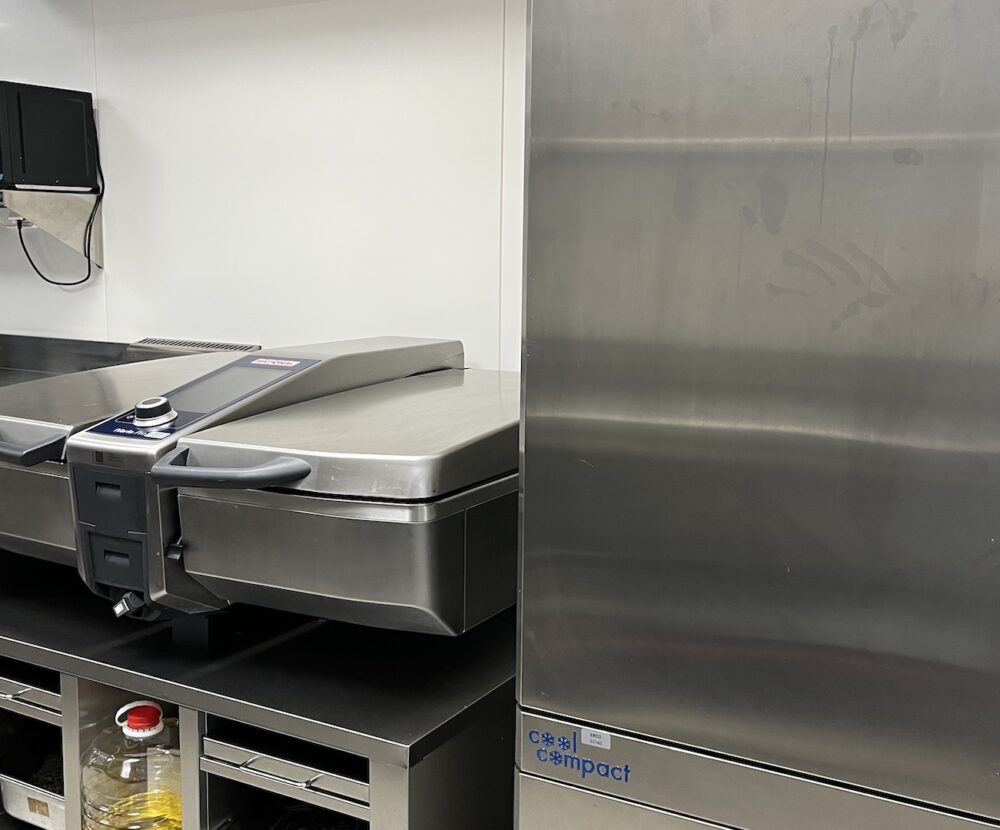 Aménagement d&rsquo;une cuisine professionnelle sur-mesure de l&rsquo;Hôtel Côte Ouest